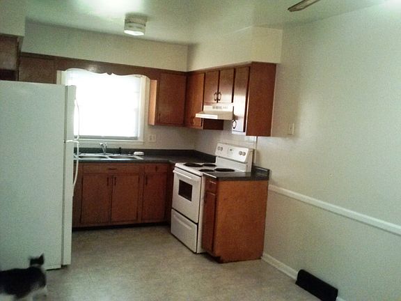 3rd image of 667 Anniston Dr
