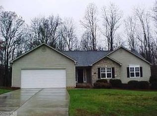 8202 Chestershire Rd, Oak Ridge, NC 27310