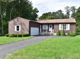 49 Cove View Rd, New London, CT 06320