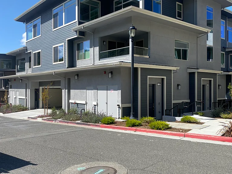 Skyview Dr — Photo 3