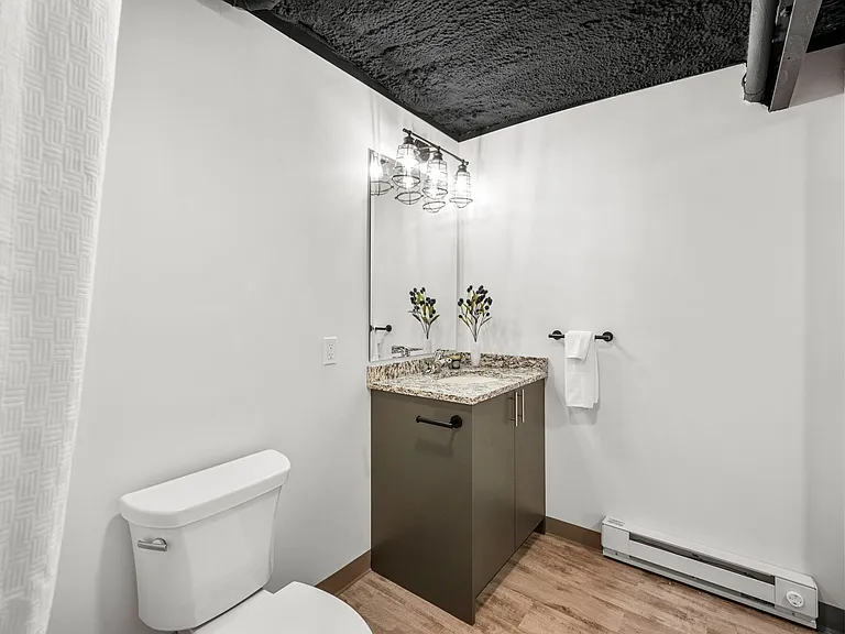 300 Penn St #208 — Photo 2