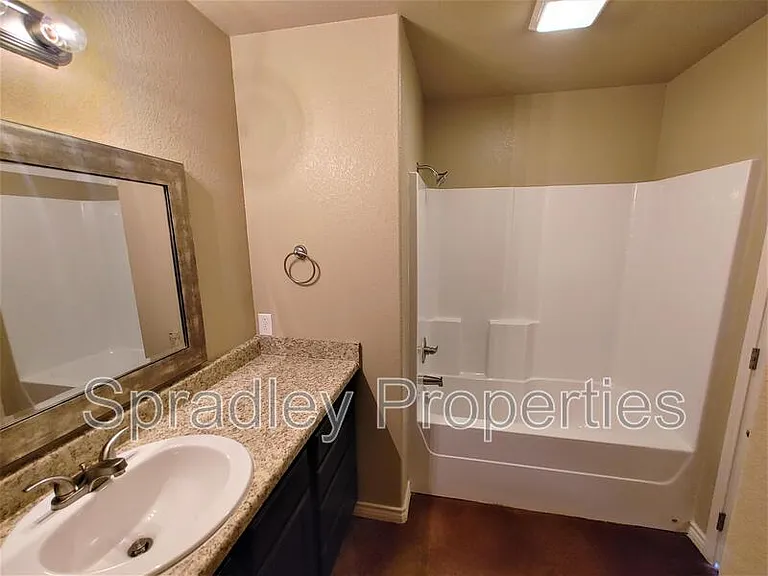 628 Laila Ln — Photo 10