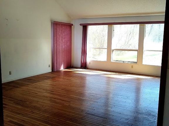 2nd image of 6 Sussex Dr