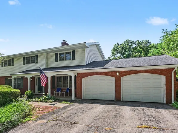 1772 Hacienda Dr, Stevensville, MI 49127