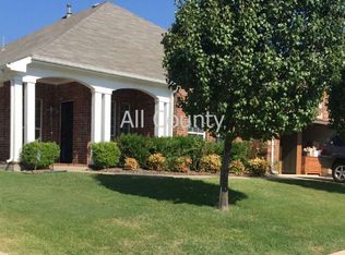 10101 Merrill Ln, Fort Worth, TX 76177