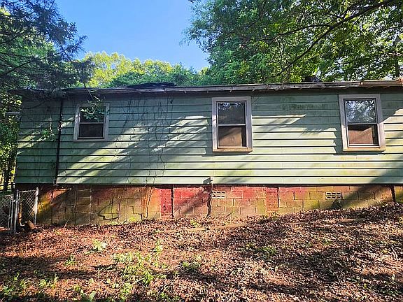 4th image of 1050 Dogwood Dr