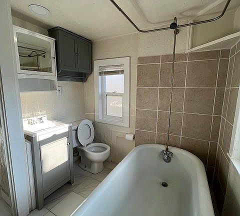 Bathroom photo 1