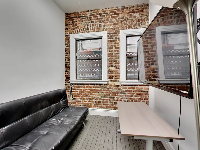 1000-1010 Bush Street — Photo 13