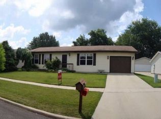 17 Geneva Ct, Bloomington, IL 61704