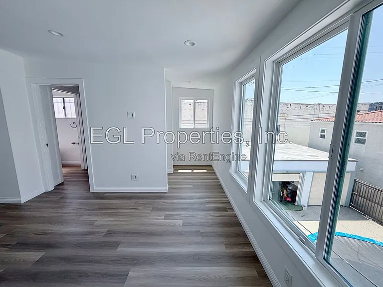 848 S Detroit St — Photo 8