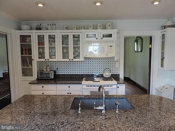 4th image of 685 W Bel Air Ave