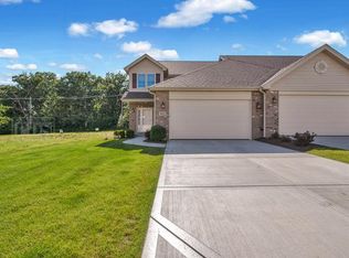9412 Saratoga Ct, Hickory Hills, IL 60457