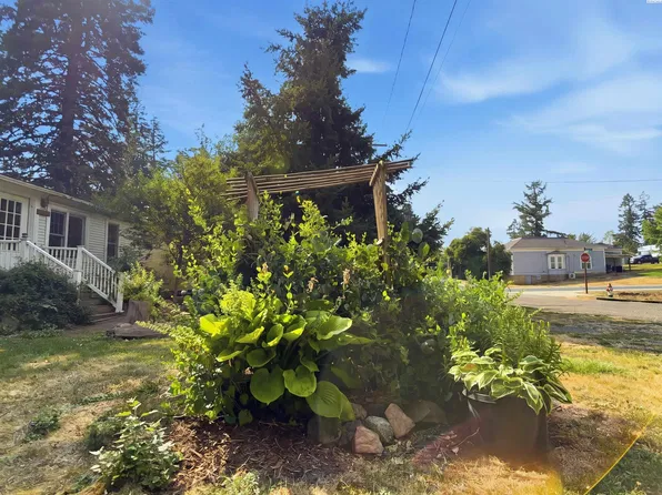 302 E Chestnut St, Farmington, WA 99128