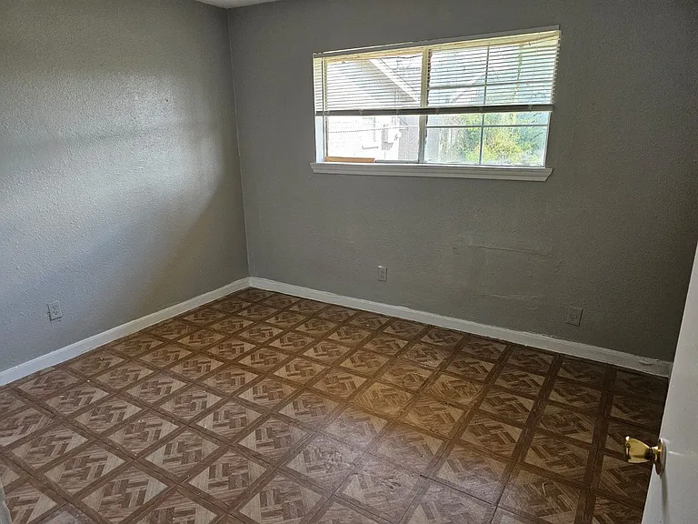 8122 Autumn Ln #B — Photo 3