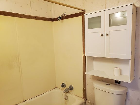 5th image of 804 Hillcrest Dr