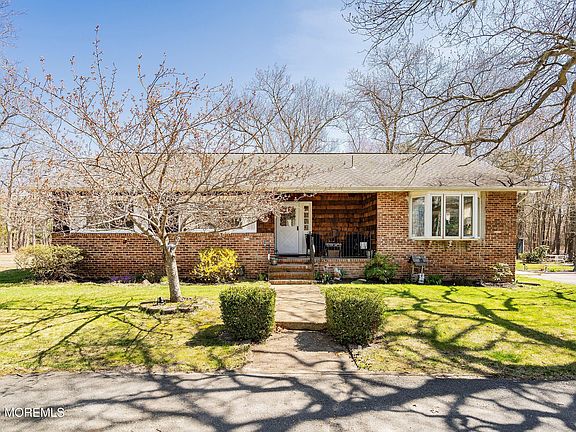 3rd image of 745 Oak Glen Road