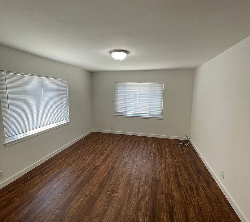 1st image of 1008 S Delaware St