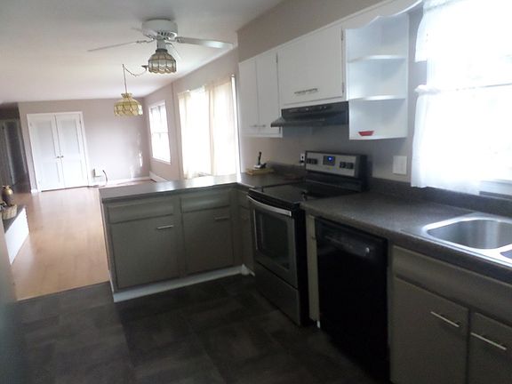 3rd image of 203 Wilmot Dr