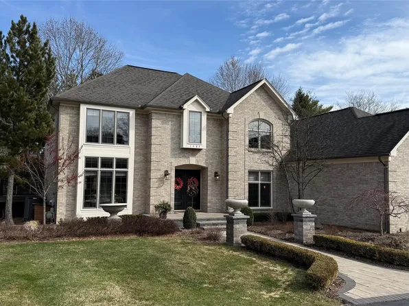 1483 Highpoint Dr, Oakland Twp, MI 48306