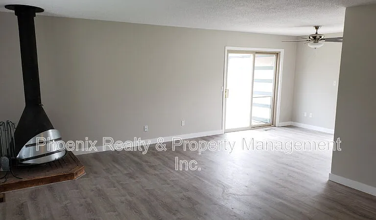 1362 Tipperary St — Photo 5