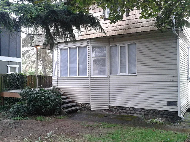 718 1/2 27th Ave
