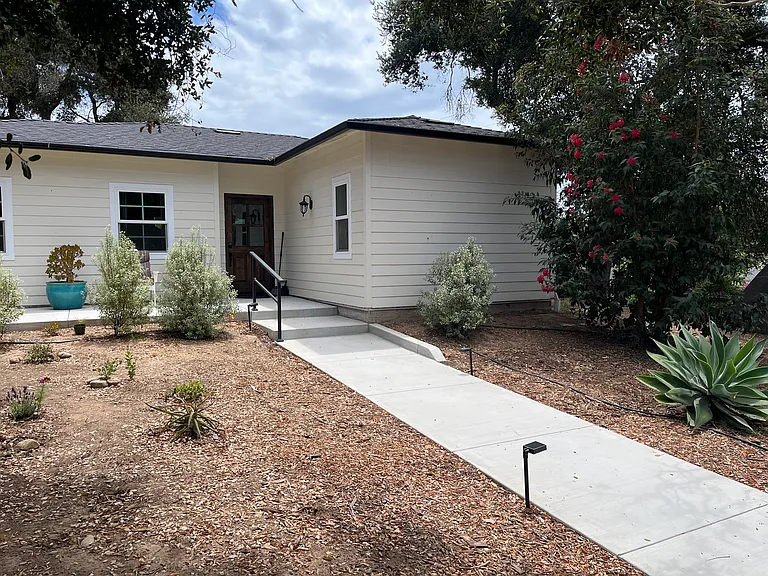 590 N Kellogg Ave — Photo 24