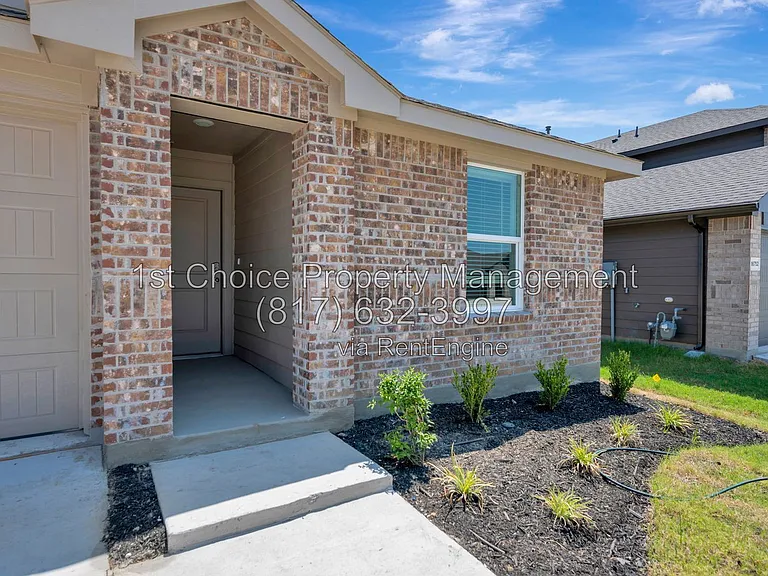 16756 Laguna Vista St — Photo 2
