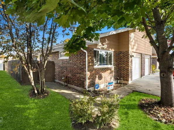187 Paramount Dr, Wood Dale, IL 60191