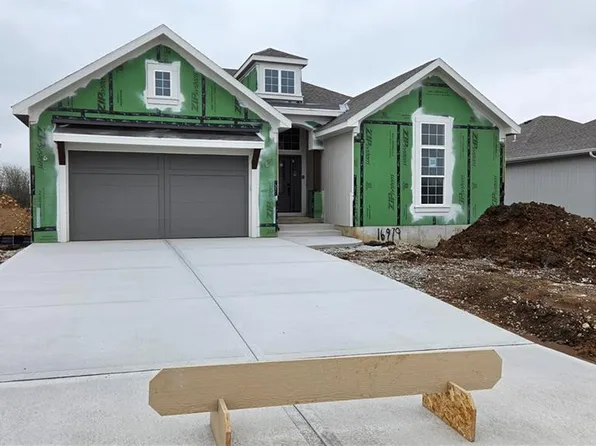 16979 S Cheshire St, Olathe, KS 66062