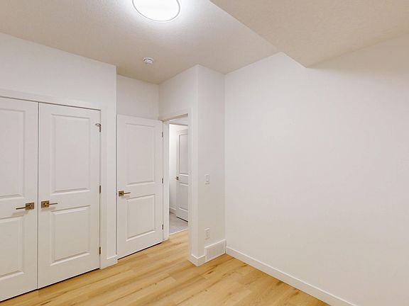 5th image of 3331B 19th Ave SW