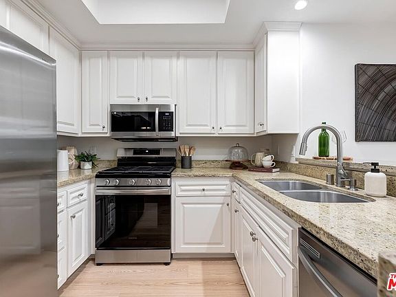3rd image of 1522 S Saltair Ave APT 101