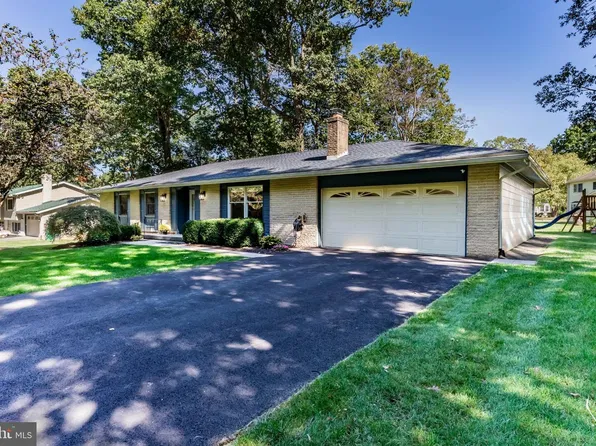 6505 Fairway Dr W, Fayetteville, PA 17222