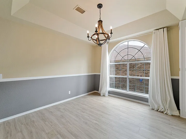 711 Arch Stone — Photo 18