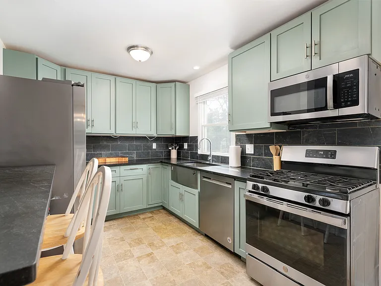 8 Flocee Ln — Photo 8