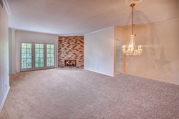 2nd image of 4401 Moorpark Way APT 208