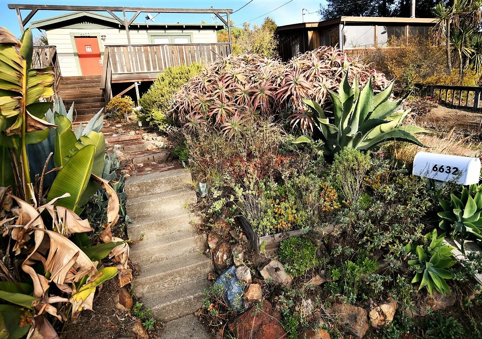 Charming Bungalow in the Oakland Hills — Photo 1
