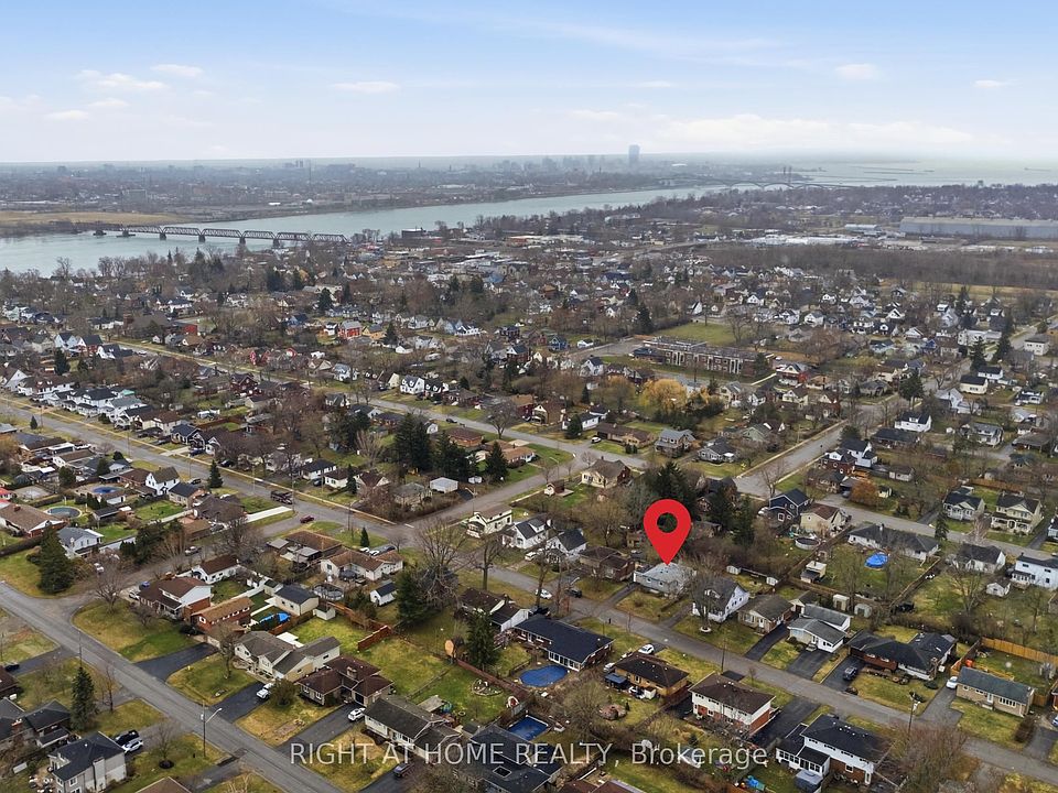 1st image of 313 Bowen Rd