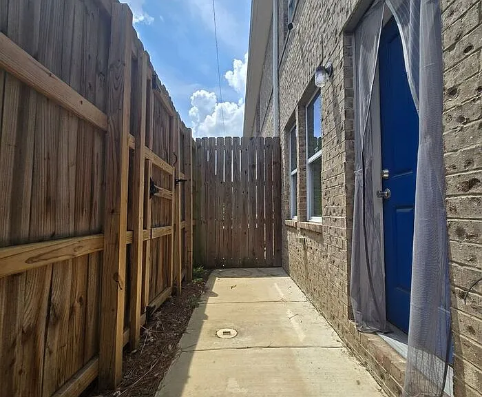 613 Brister St #B-103 — Photo 18