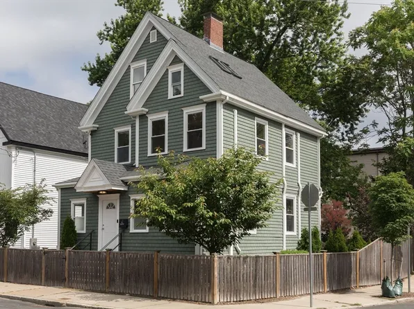 27 Round Hill St, Jamaica Plain, MA 02130
