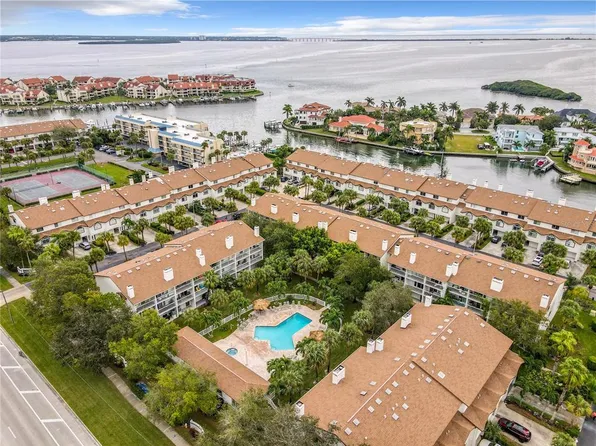 295 Madeira Cir, Tierra Verde, FL 33715