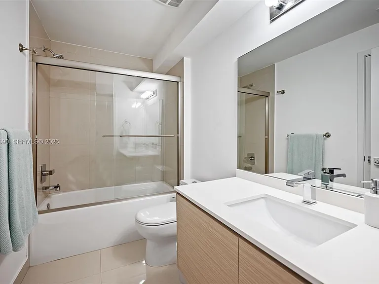 600 NE 27th St #1402 — Photo 21