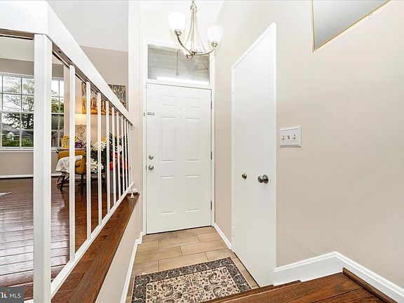 3rd image of 52 Cherry Bend Ct