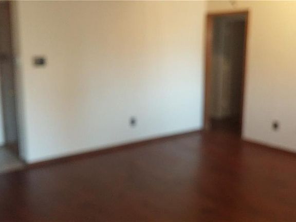 4th image of 405 E Heath St