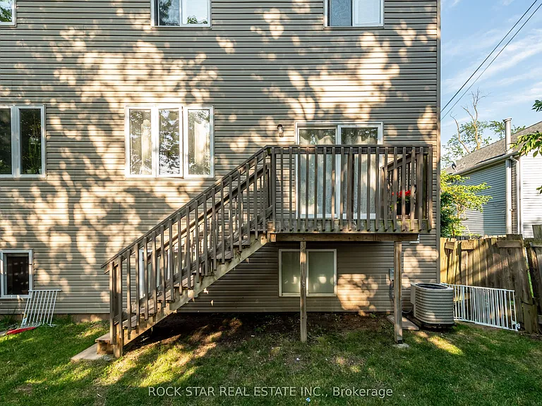 81 Wellington St N — Photo 25