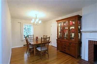 5th image of 411 E Linden Ave