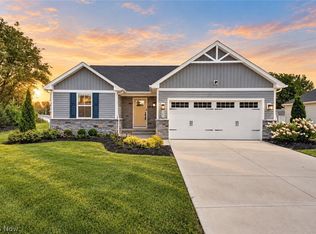 302 Ridgewater Dr, Elyria, OH 44035