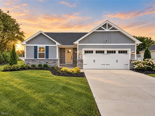 302 Ridgewater Dr, Elyria, OH 44035