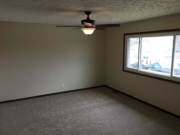 4th image of 7520 S 75th St