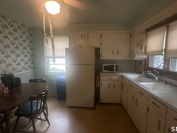4th image of 54 Paramount Avenue