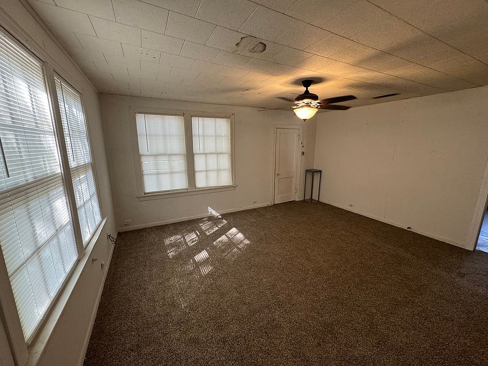 1st image of 600 S Elm St